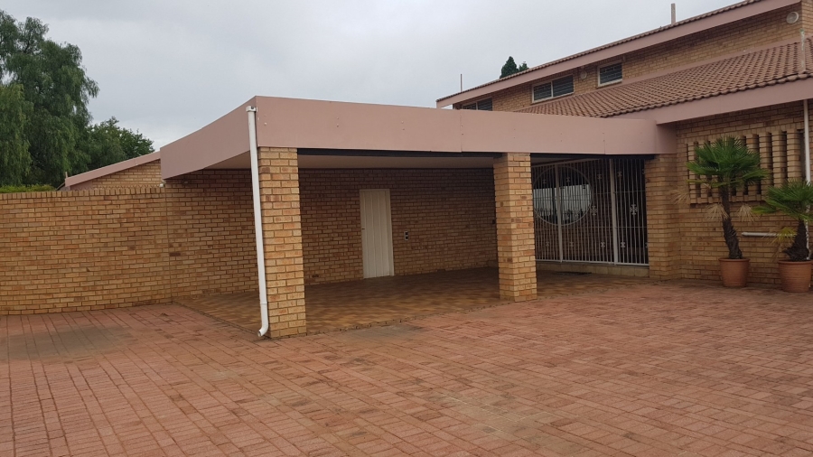 5 Bedroom Property for Sale in Sasolburg Rural Free State